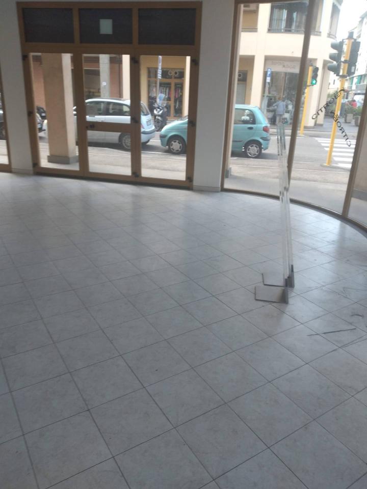 Esercizio commerciale in Via Ugo Corsi, Firenze, {3} - Foto 2