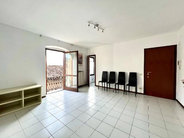 2-room flat in Via Dante Alighieri, Gazzaniga - Photo 1