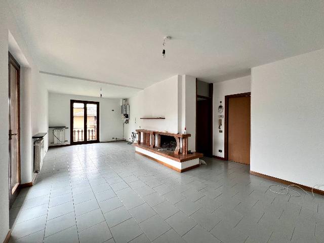 3-room flat in Via dei Narcisi, Albino - Photo 1