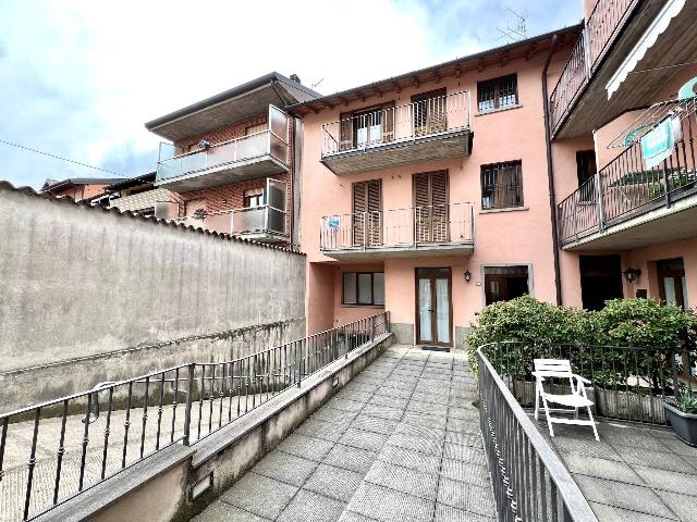 Terraced house in Piazza San Giovanni Battista, Casnigo - Photo 1