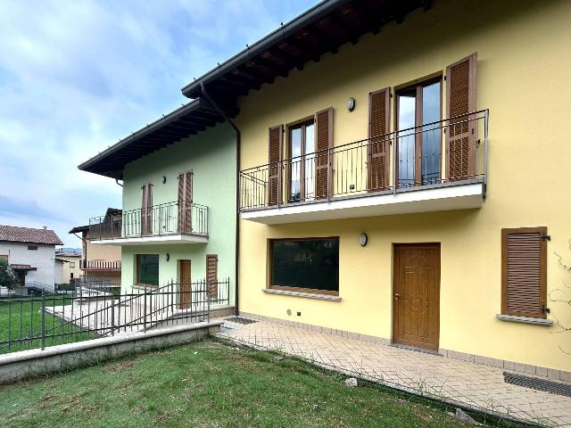 Terraced house in Via Giacomo Leopardi, Gandino - Photo 1