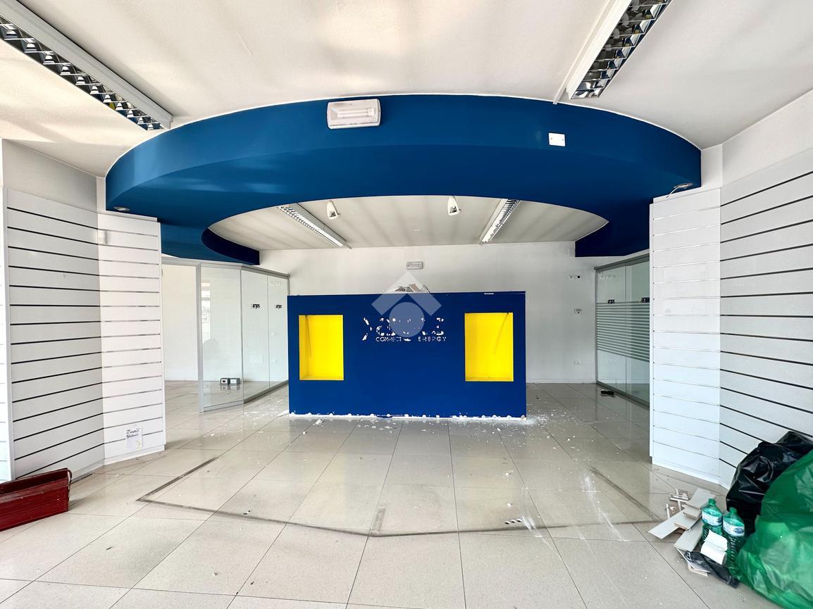 Negozio in Via Giacomo Matteotti 15, Castelfranco Veneto - Foto 1