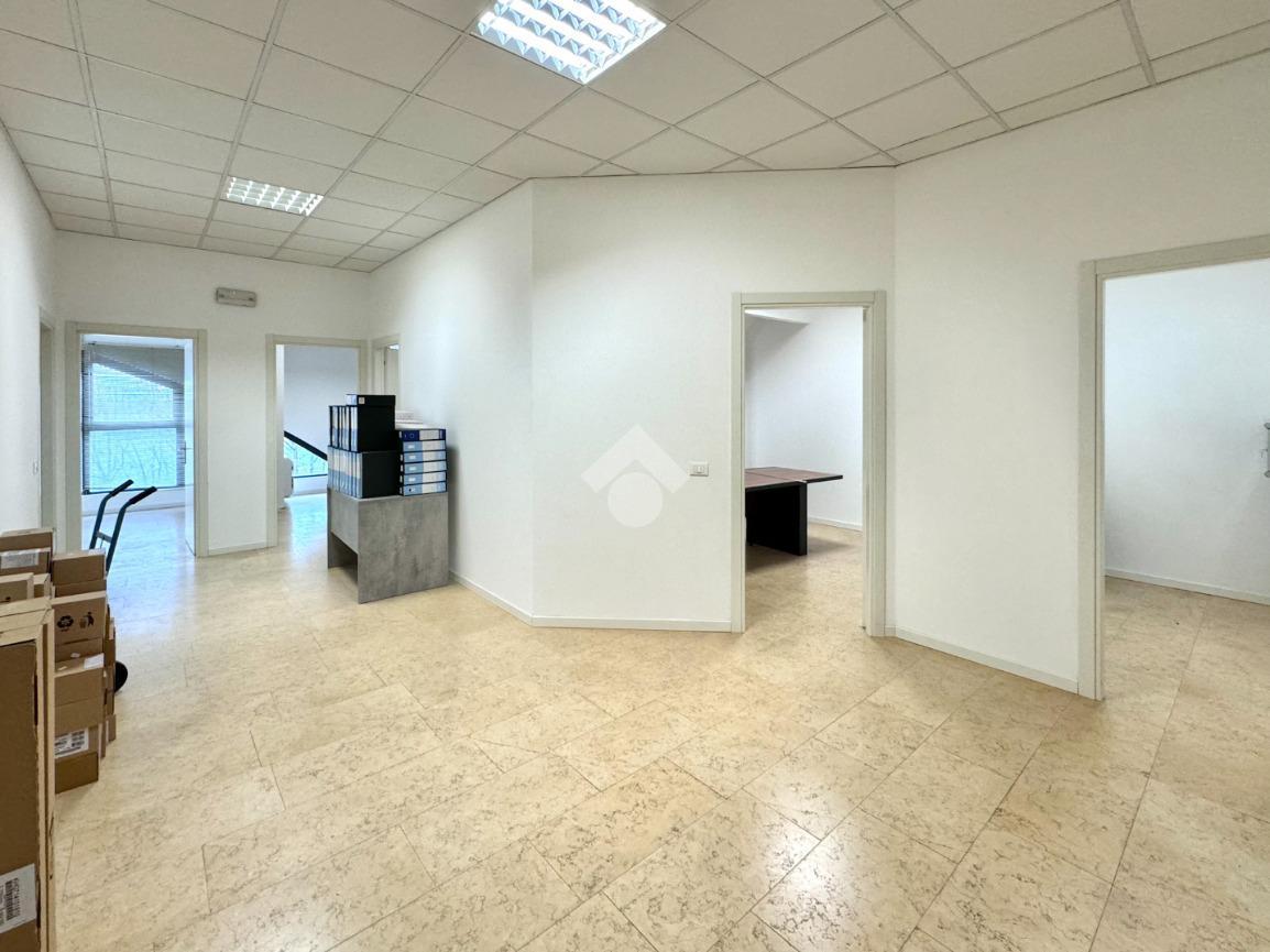 Ufficio in Via Cà del Luogo 245, Bolzano Vicentino, {3} - Foto 2