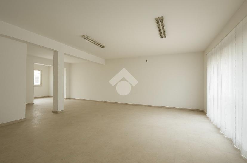 Negozio in Via G. Marconi 16, Villa Del Conte, {3} - Foto 1