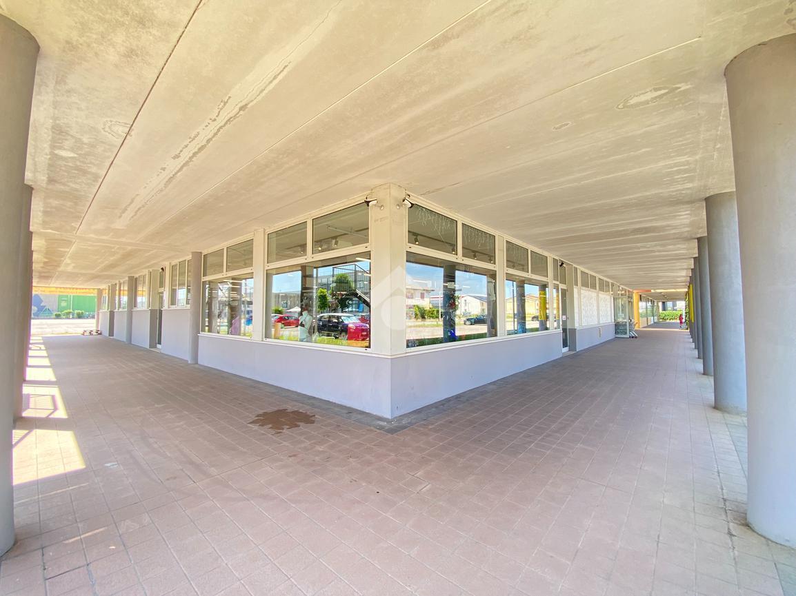 Negozio in Via Mantegna 39, Tombolo, {3} - Foto 1