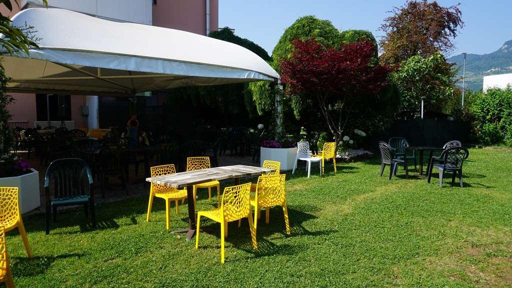 Palazzina commerciale in , Rovereto, {3} - Foto 2