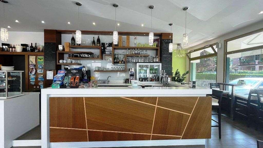 Bar in Via Zotti 26, Rovereto, {3} - Foto 1