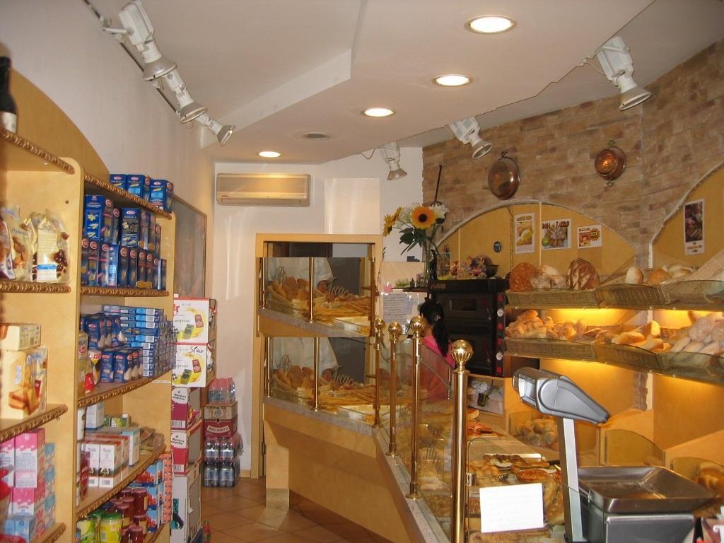 Locale commerciale in , Legnano, {3} - Foto 2