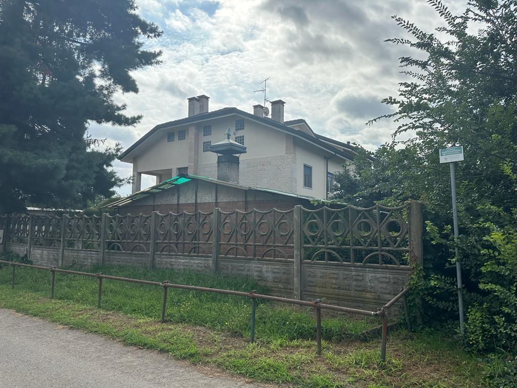 Villa in vendita a Vanzago