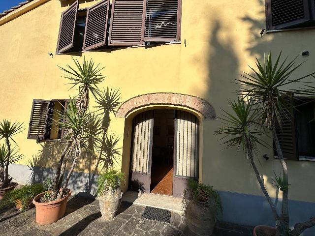 Country house or cottage in Strada Trasimeno Ovest 118, Perugia - Photo 1