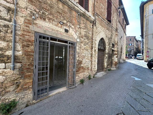 Negozio in Via dei Priori 87, Perugia - Foto 1