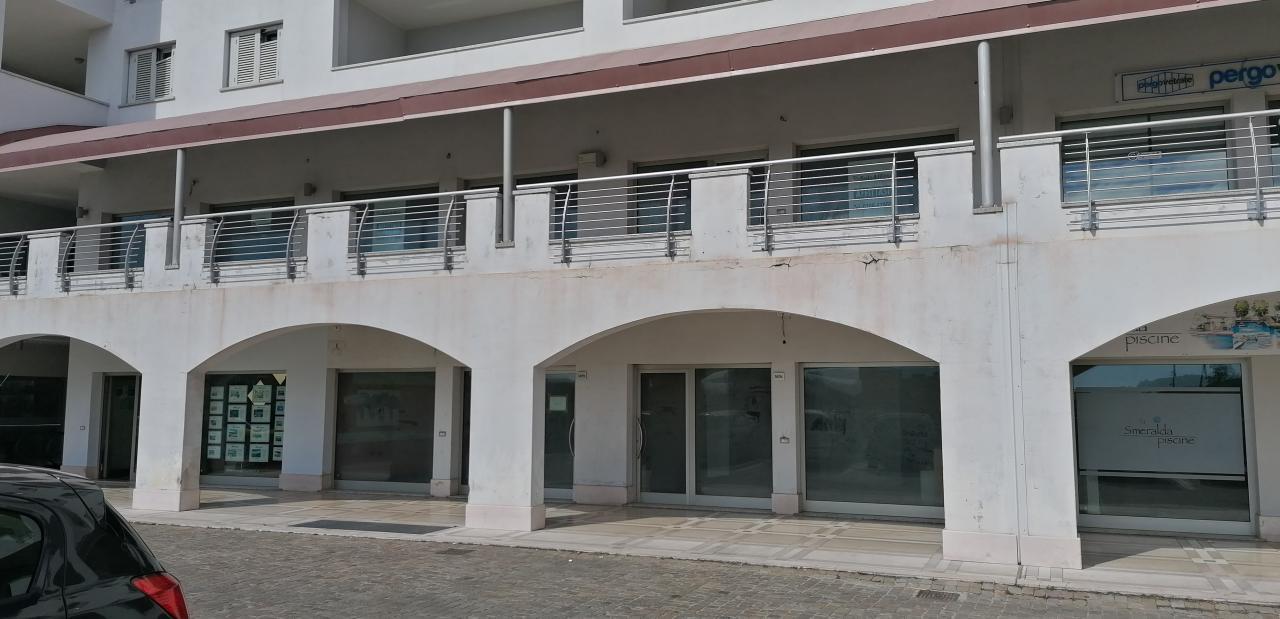 Negozio in Via a. Moro 367c, Olbia - Foto 1