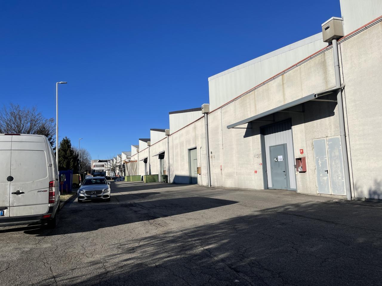 Magazzino in Strada Padana Superiore 11, Cernusco sul Naviglio - Foto 1