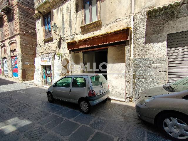 Warehouse in Via Galeazzo di Tarsia Trav Corso Telesio, Cosenza - Photo 1