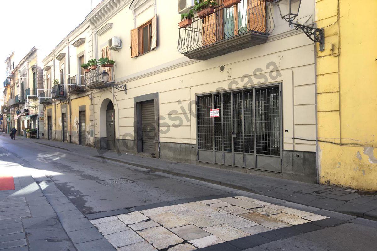 Negozio in Via Cesare Battisti 12, Scafati - Foto 1