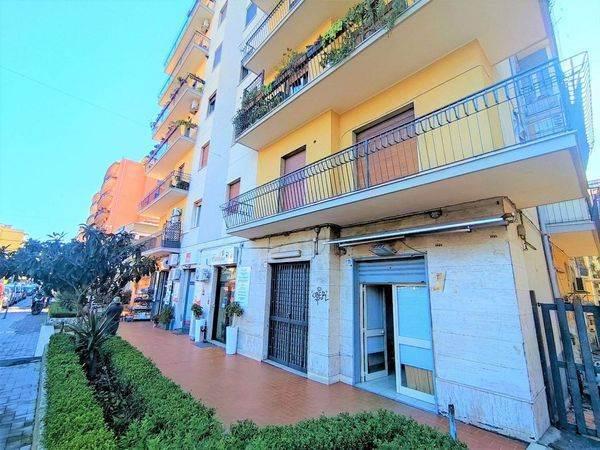Palazzina commerciale in Via Eleonora d'Angiò 35, Catania, {3} - Foto 1