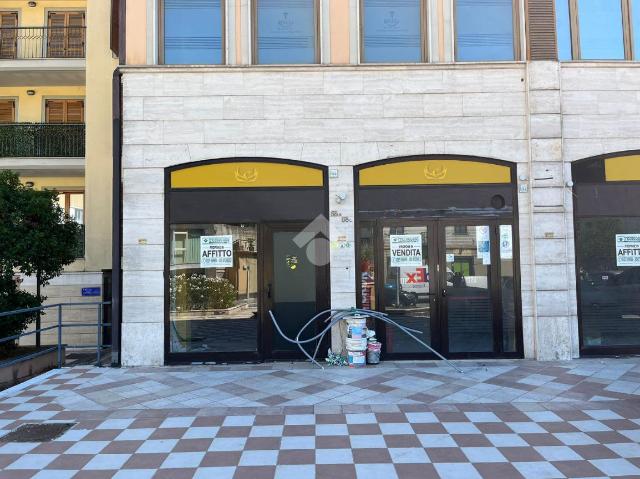 Negozio in Via Circumvallazione 68, Avellino - Foto 1