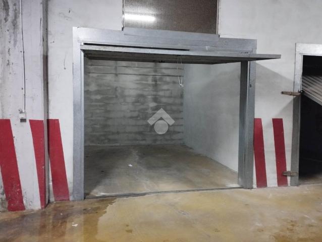 Garage or car box in Corso V. Emanuele, Avellino - Photo 1