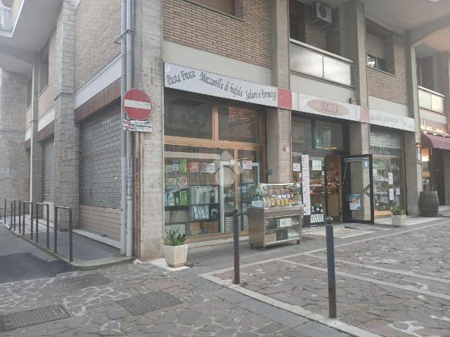 Negozio in Viale Italia, Avellino - Foto 1