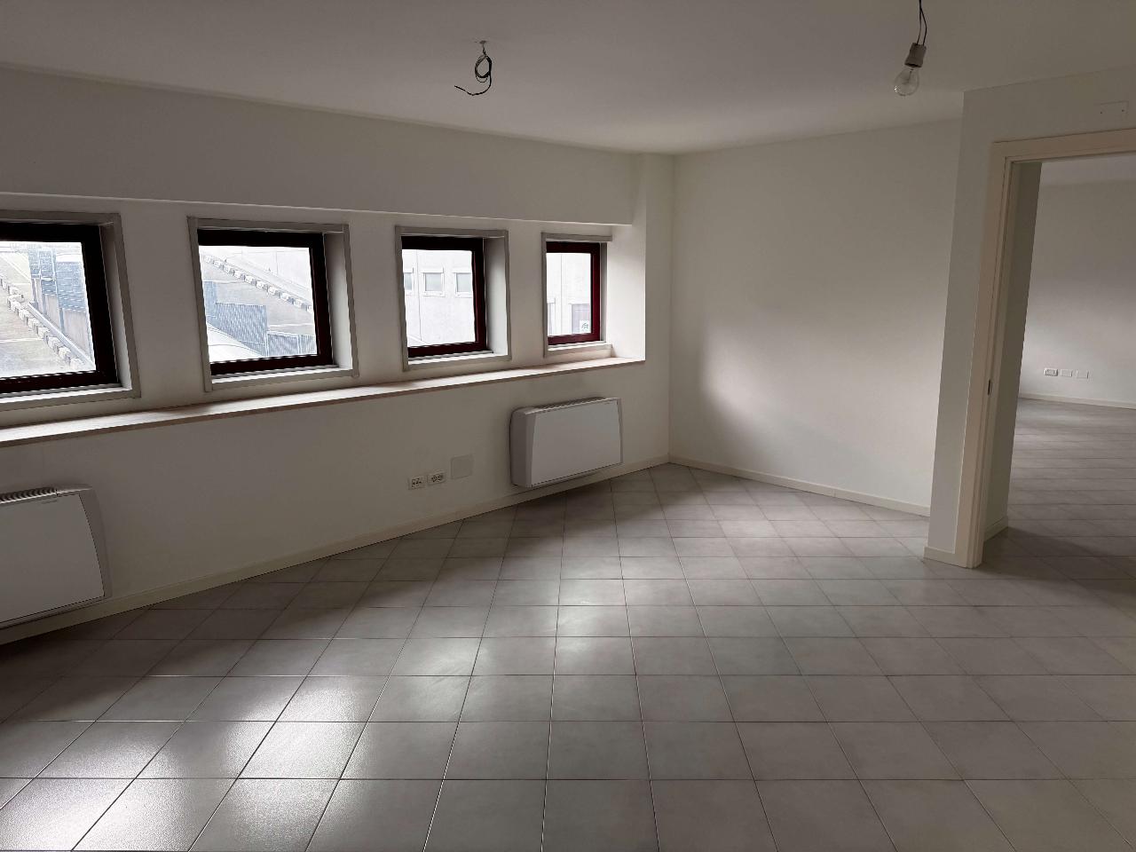 Negozio in , Pesaro, {3} - Foto 1
