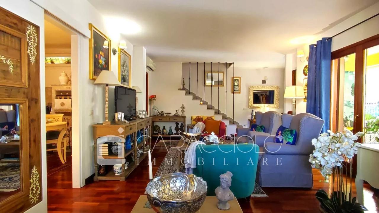 Villa plurifamiliare in vendita a Olbia