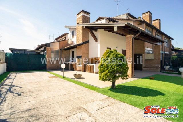 Terraced house in Viale Nuova Zelanda 79, Comacchio - Photo 1