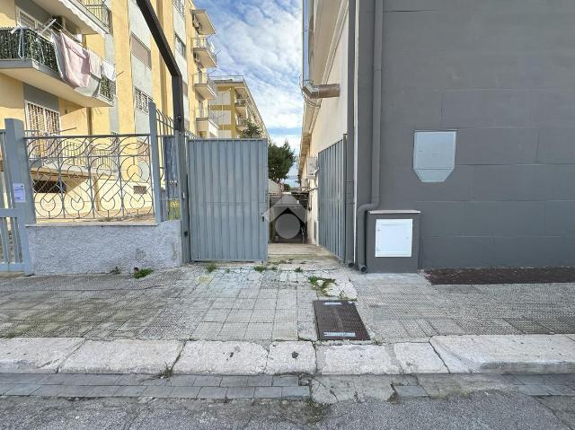 Magazzino in Bari Via Salapia, Bari - Foto 1