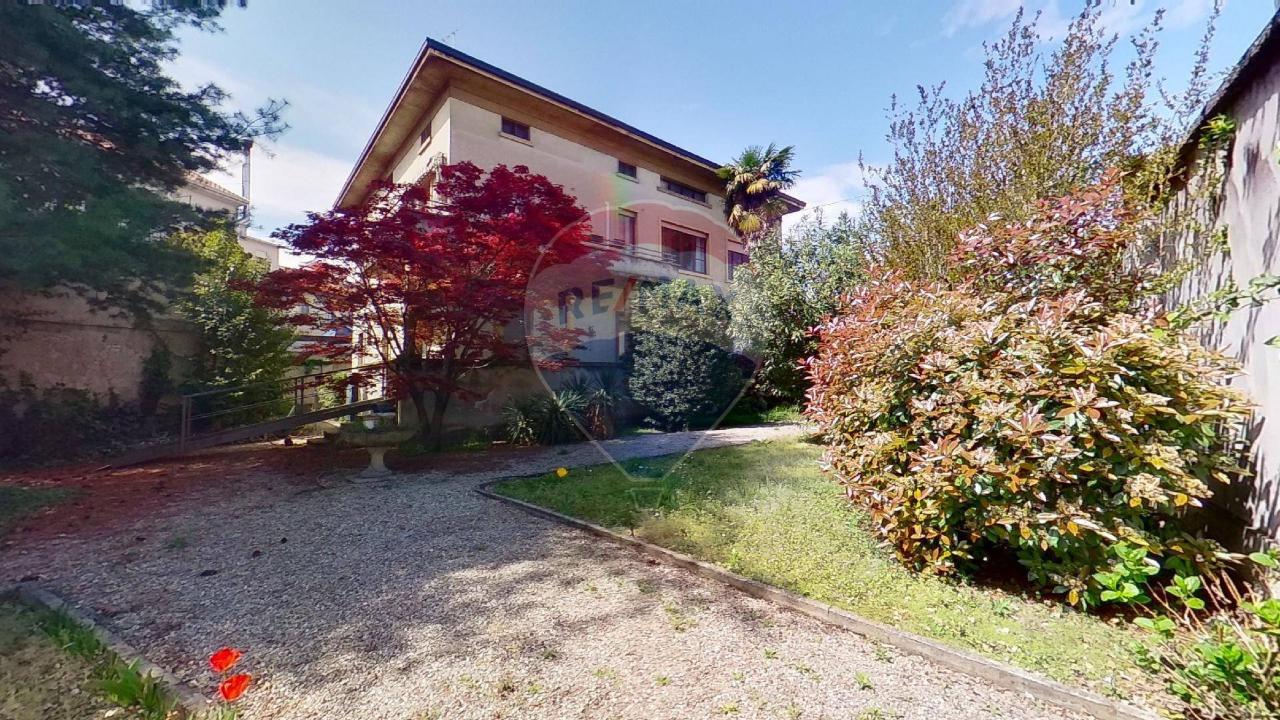 Villa in vendita a Busto Arsizio