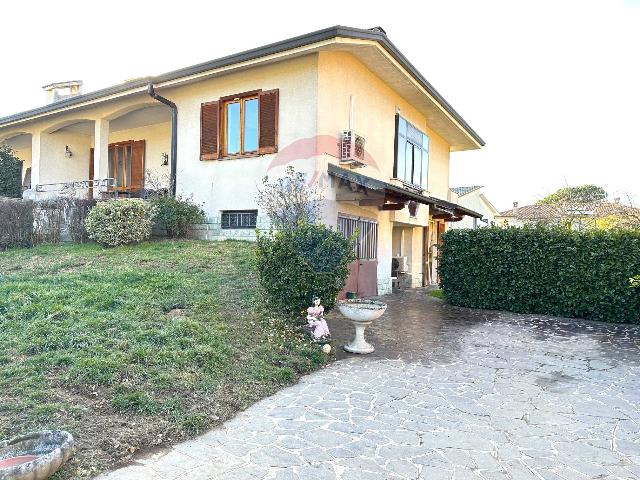 Villa in Via Piave 43, Buscate - Foto 1