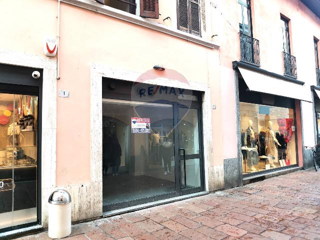 Geschäft in Via Camillo Benso Cavour 1, Busto Arsizio - Foto 1