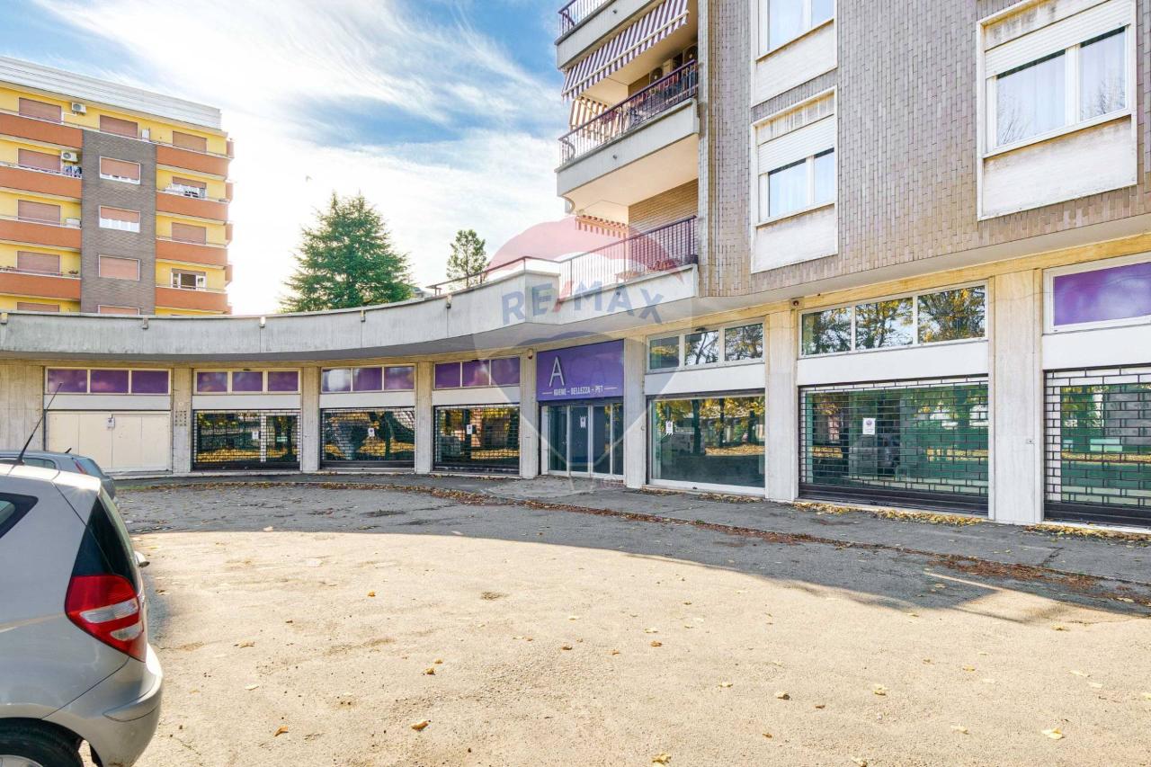 Negozio in Viale Boccaccio 38, Busto Arsizio, {3} - Foto 2
