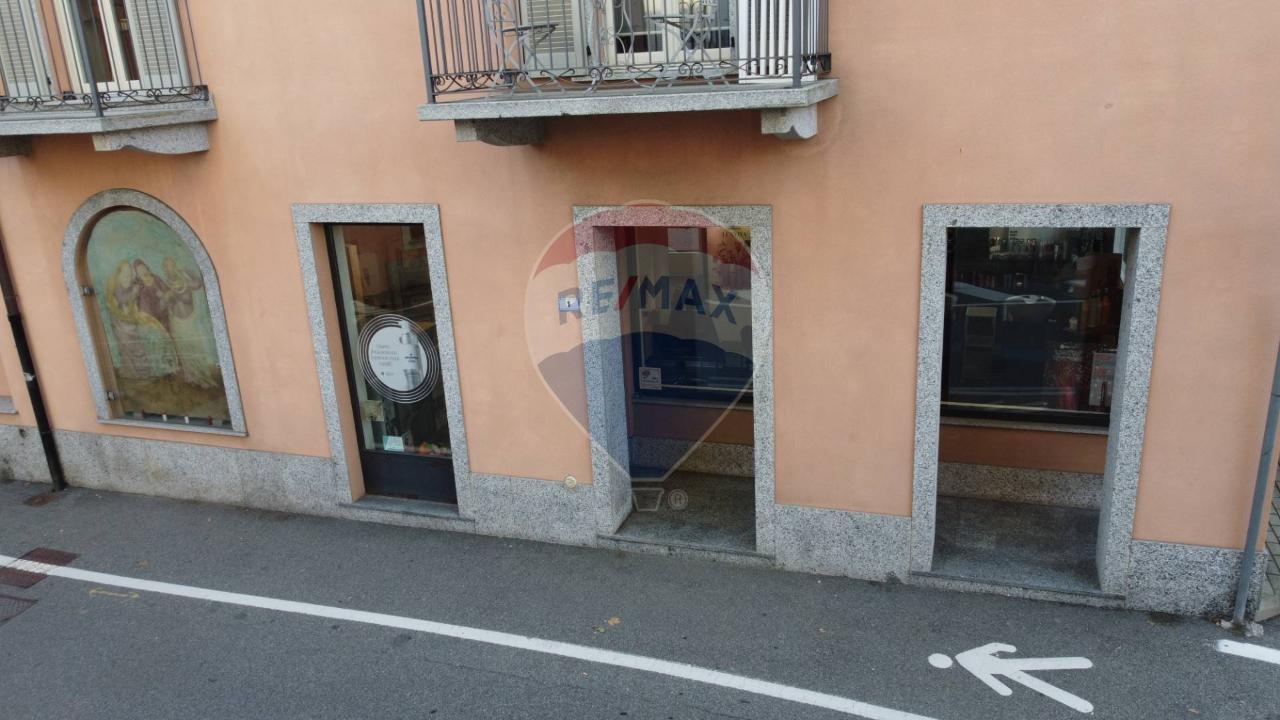 Esercizio commerciale in Piazza Santi Cosma E Damiano 1, Gazzada Schianno, {3} - Foto 1