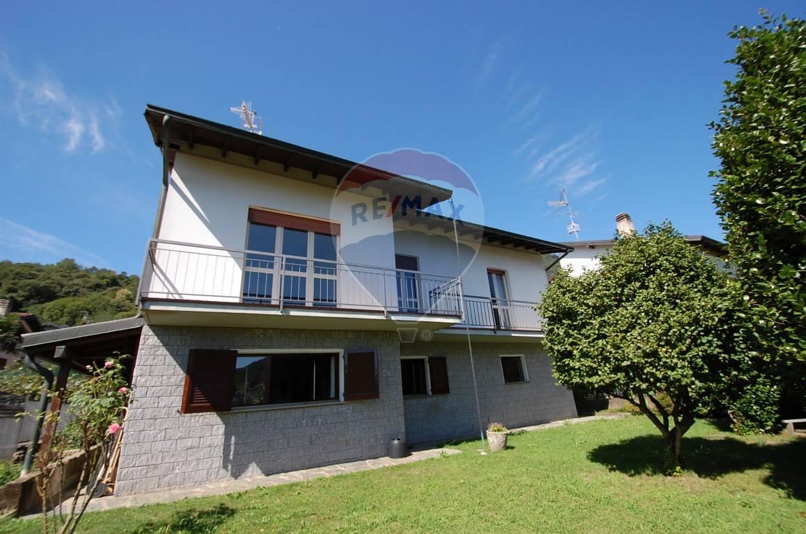 Villa in vendita a Lavena Ponte Tresa