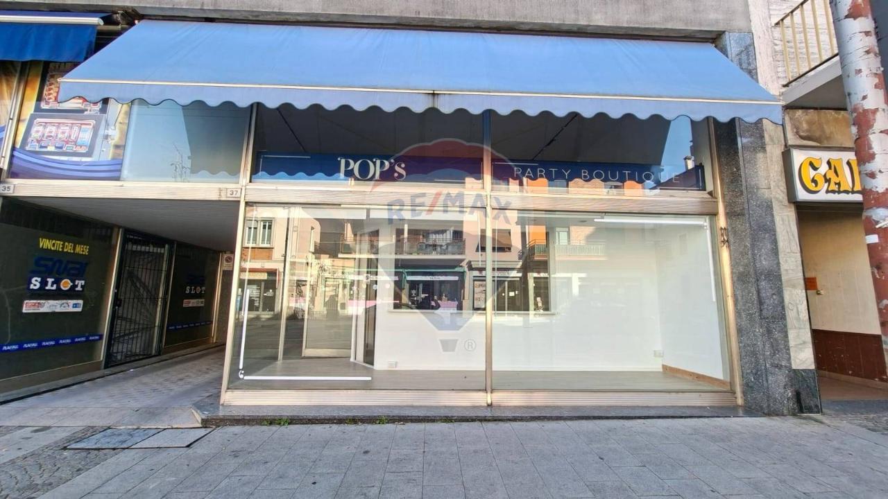 Negozio in Via XXV Aprile 37, Besozzo, {3} - Foto 1