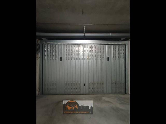 Garage or car box in Viale Papa Giovanni, Palosco - Photo 1