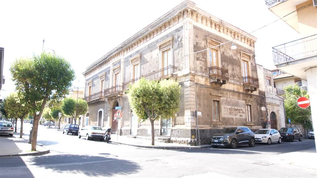 Palazzo in vendita a Aci Sant'Antonio