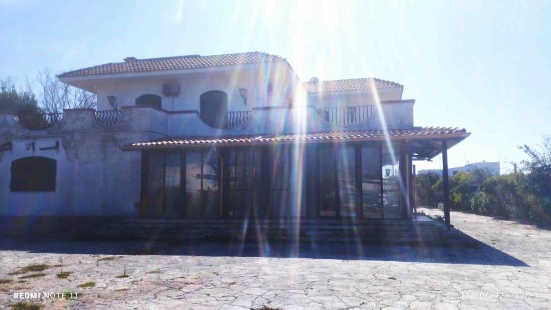 Villa in vendita a Lizzanello