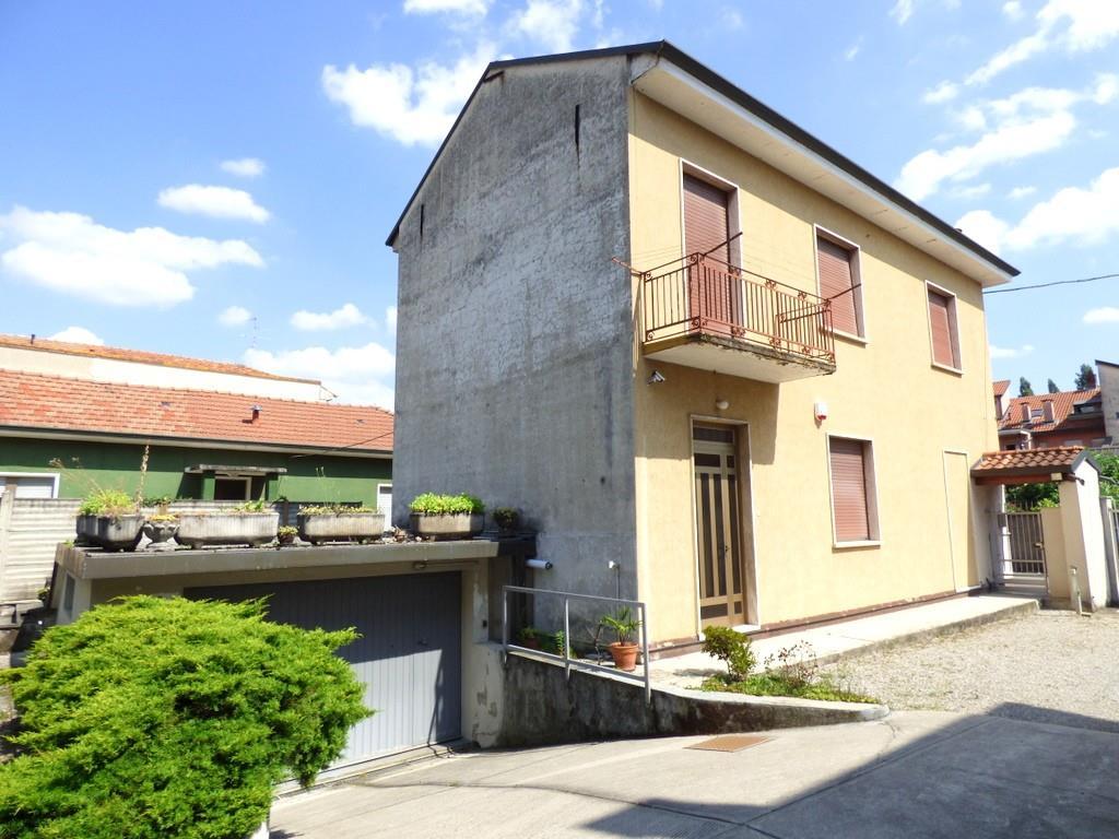 Villa bifamiliare in vendita a Cesano Maderno