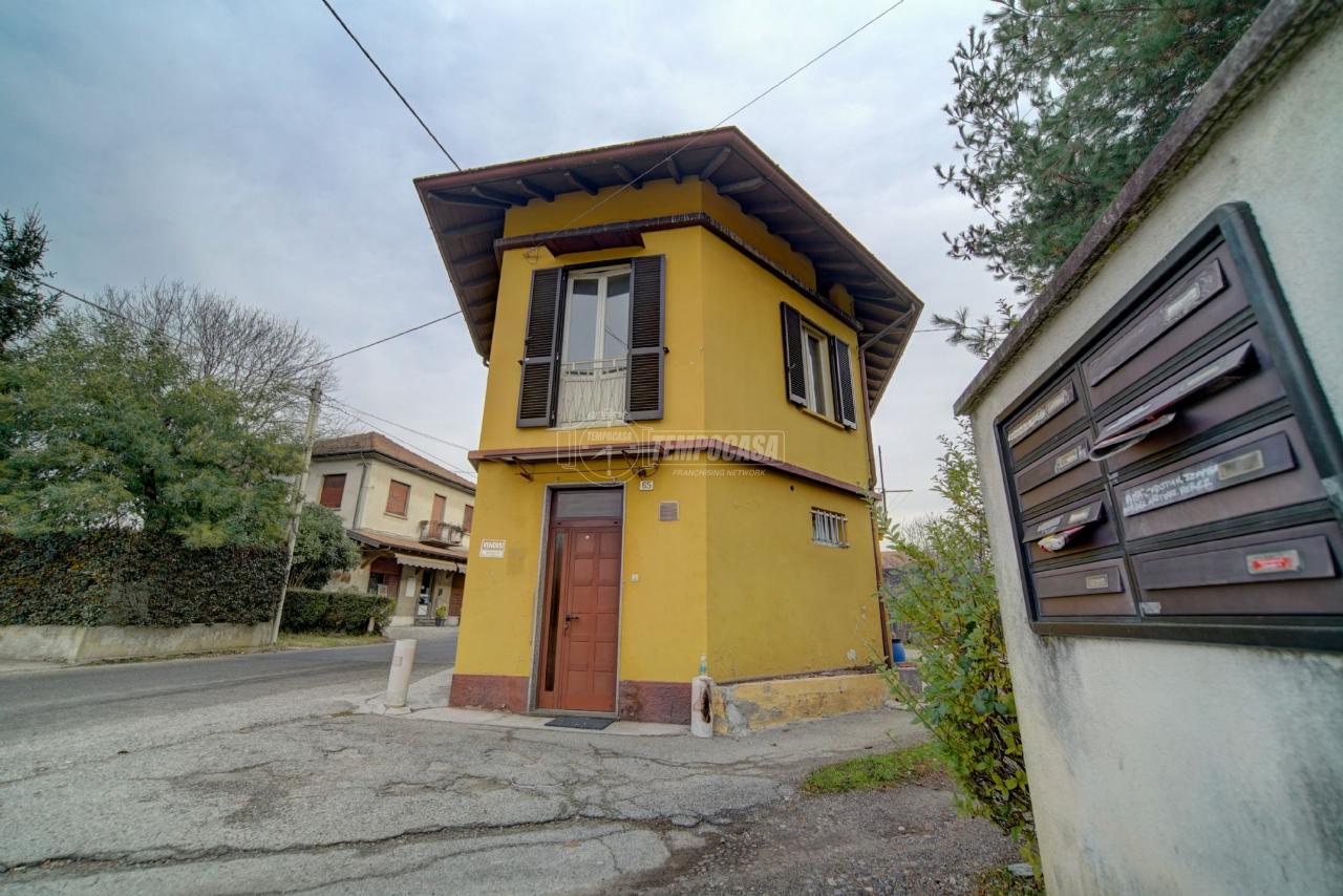 Casa indipendente in vendita a Angera