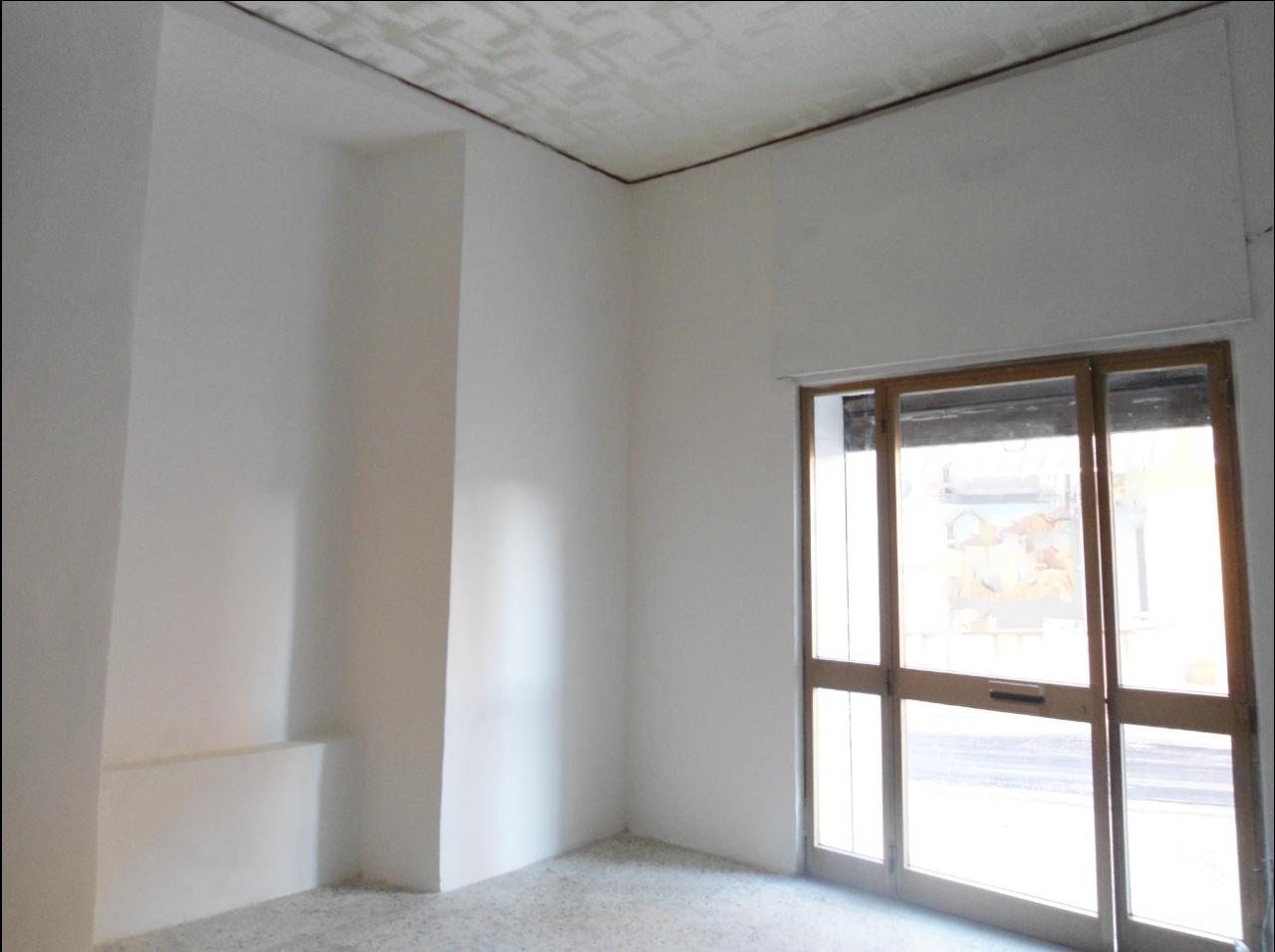 Palazzina commerciale in Via Vecchia Fiuggi 20, Fiuggi, {3} - Foto 2