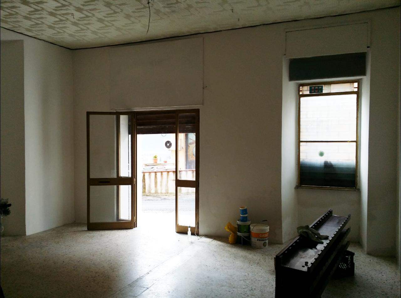 Palazzina commerciale in Via Vecchia Fiuggi 20, Fiuggi, {3} - Foto 2