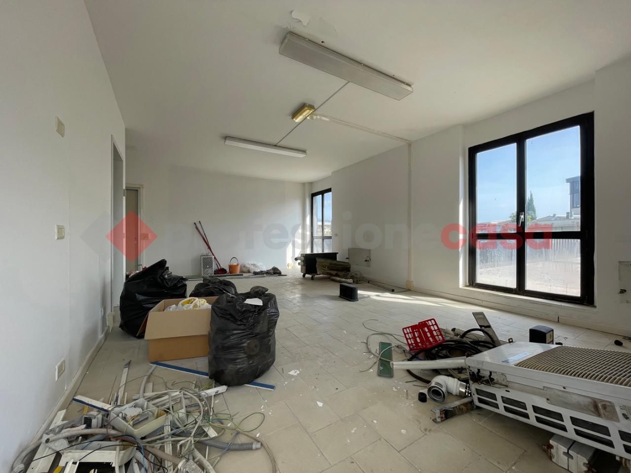Ufficio in Viale Palmiro Togliatti 133, Vinci, {3} - Foto 2
