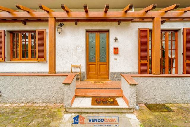 Detached house in Via Stradella 42, Massa - Photo 1