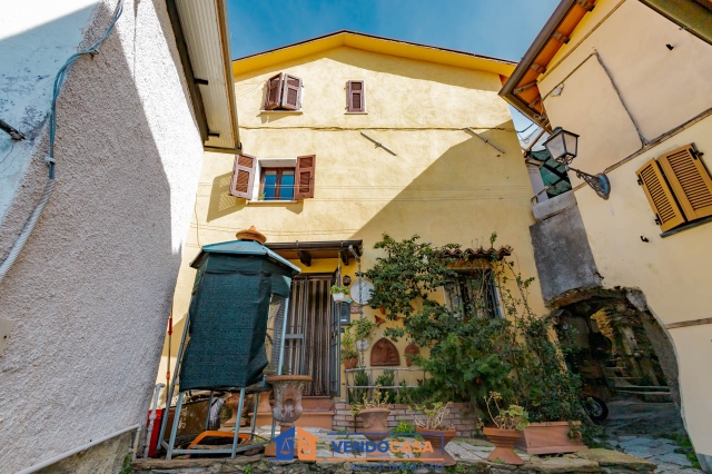 Vierzimmerwohnung in Frazione Altagnana 26, Massa - Foto 1