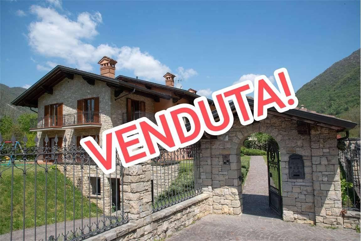 Villa in vendita a Monasterolo Del Castello