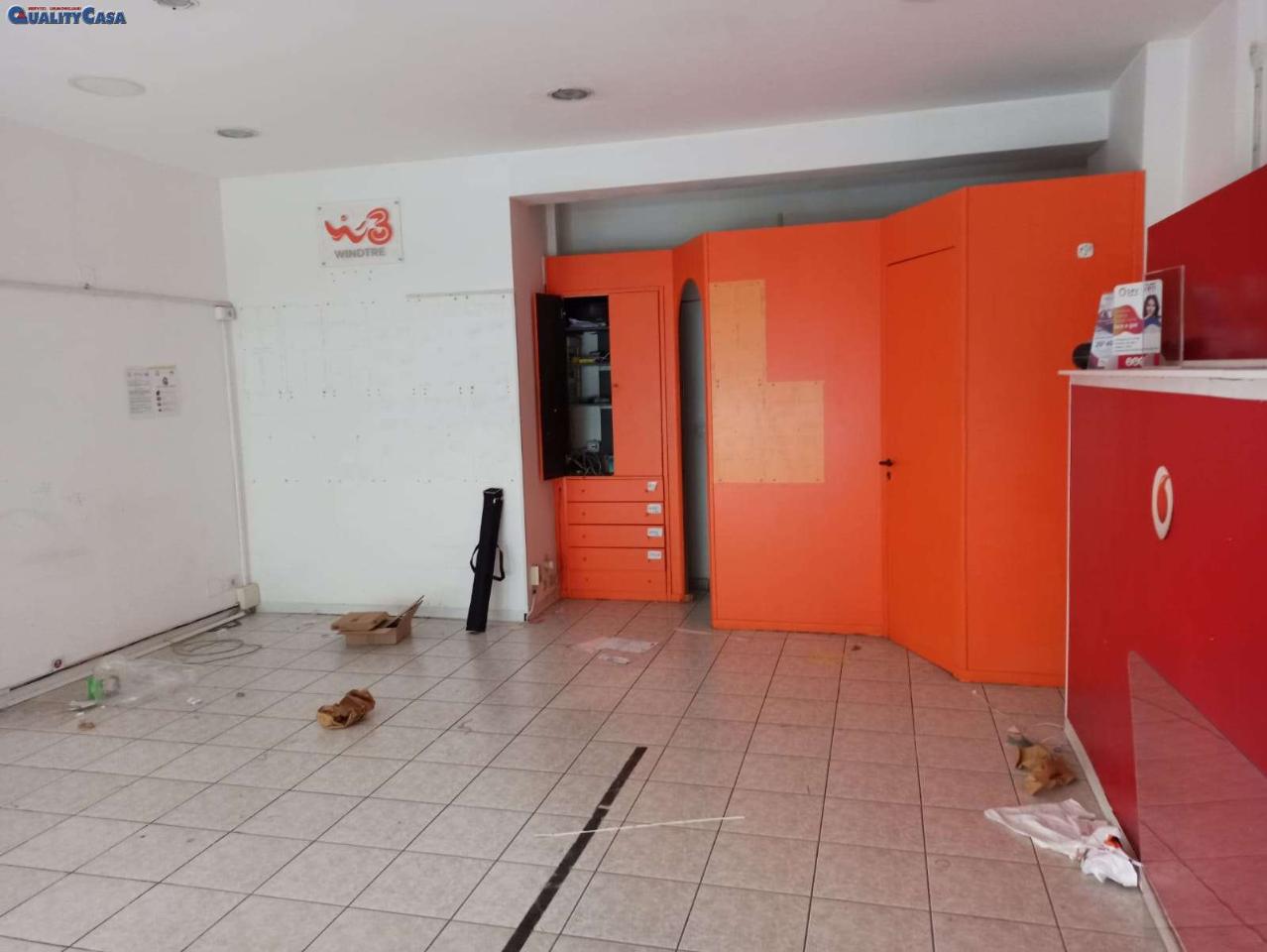 Negozio in Via Manara, Falconara Marittima, {3} - Foto 1