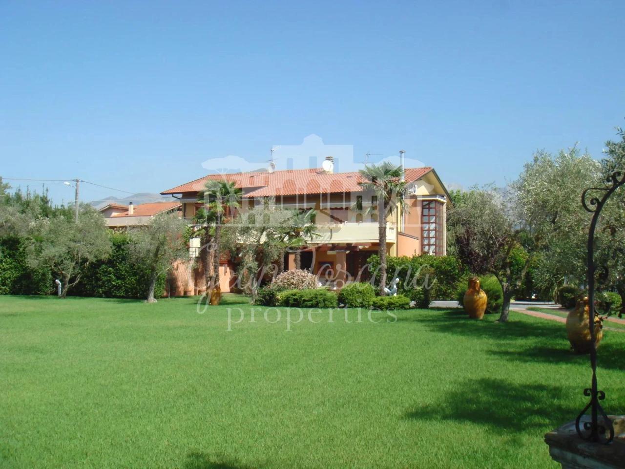 Villa in affitto a Massa