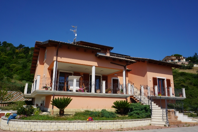 Villa in Strada Provinciale Monte Pagano, Roseto degli Abruzzi - Foto 1