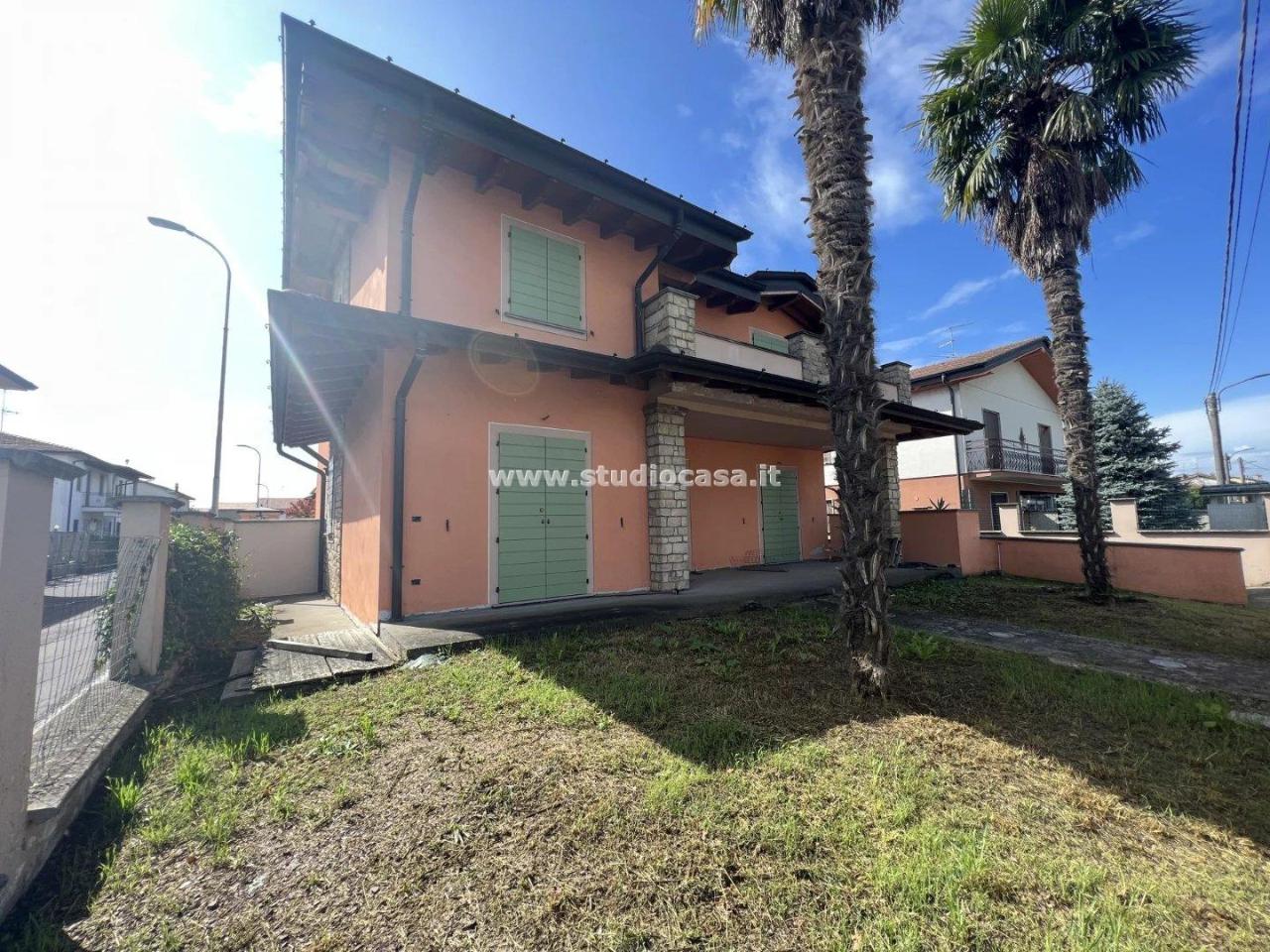 Villa bifamiliare in vendita a Madignano