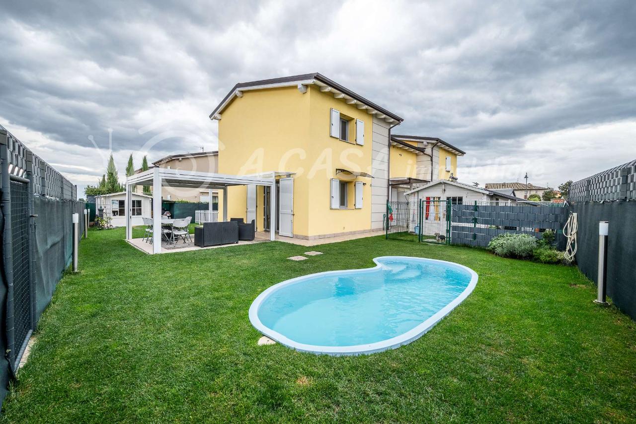 Villa bifamiliare in vendita a Parma